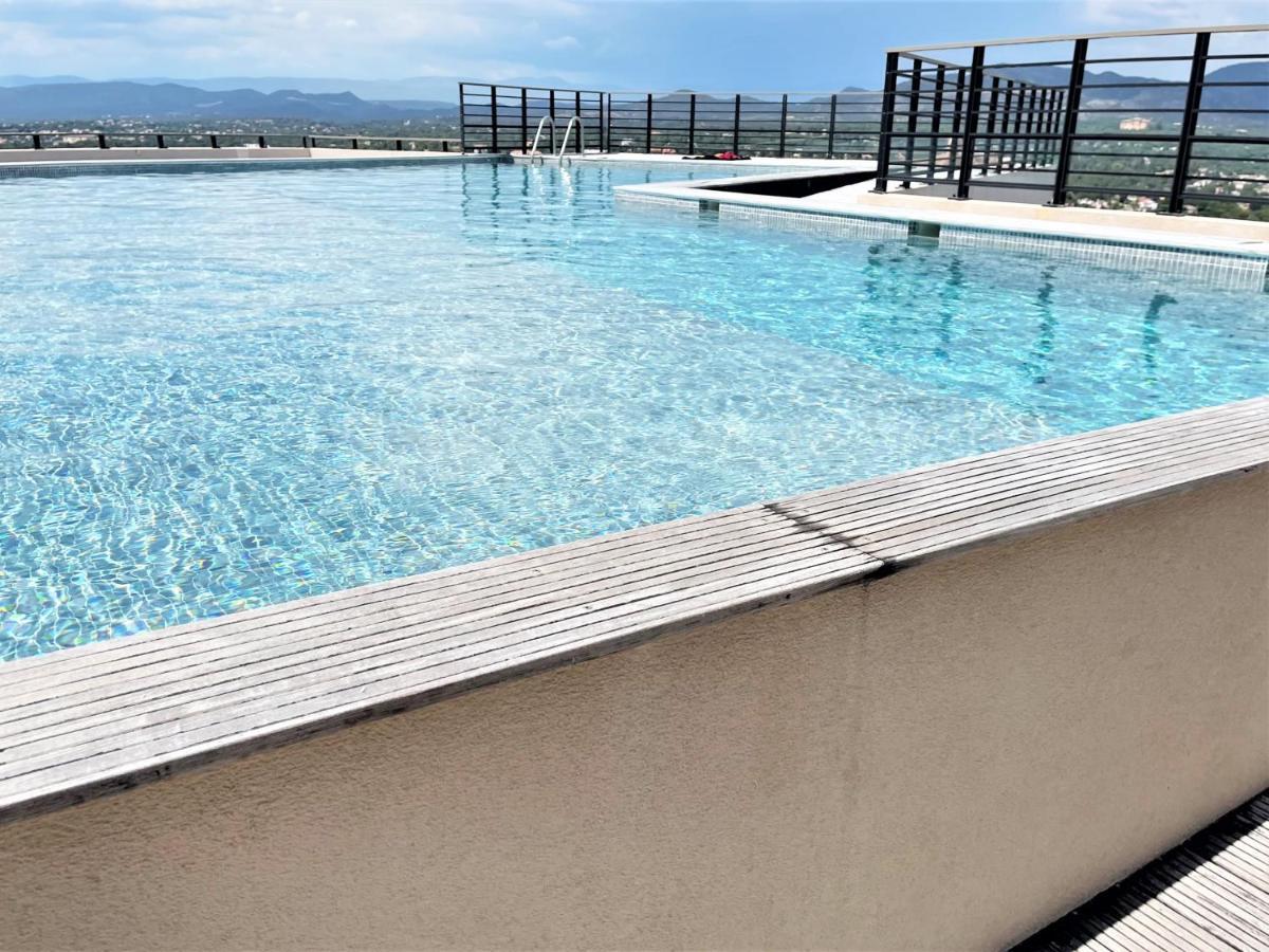 Tres Bel Appartement -Residence Avec Piscine Sur Le Toit Et Vue Panoramique Saint-Raphael  Bagian luar foto